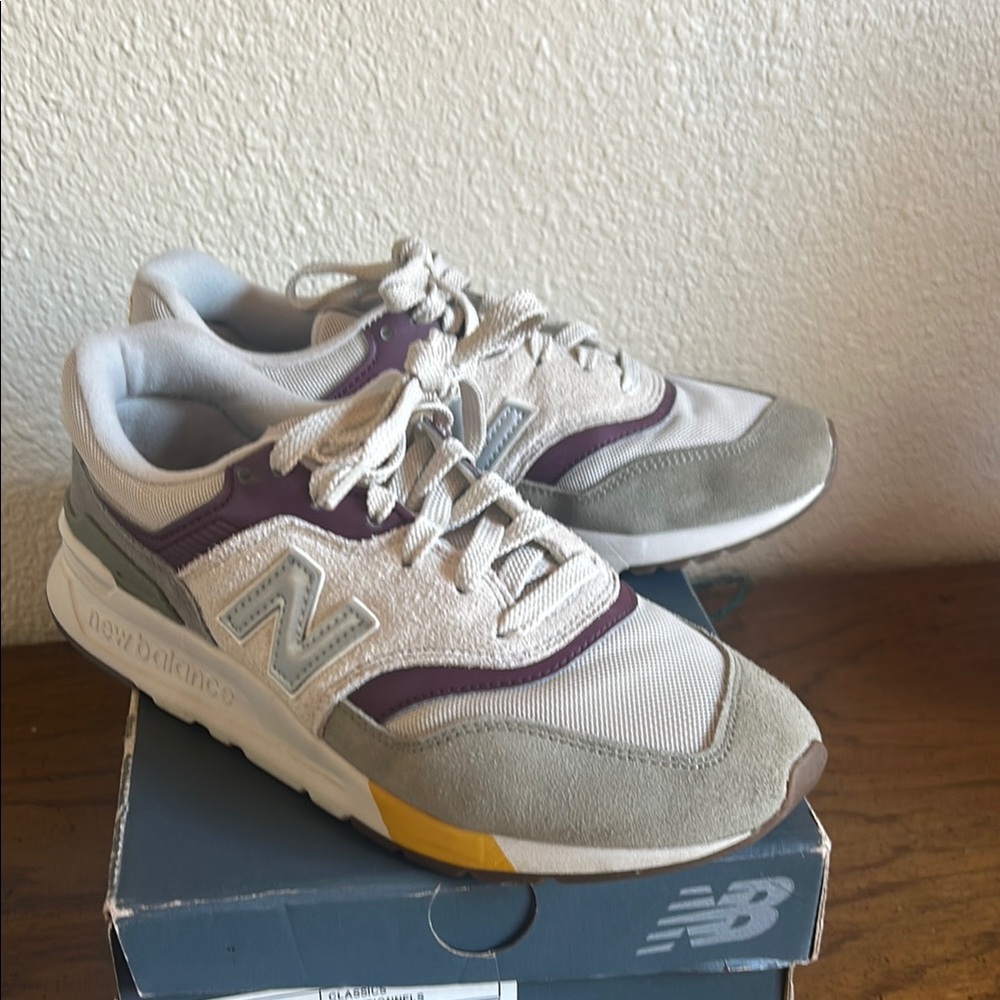 New balances sneakers
